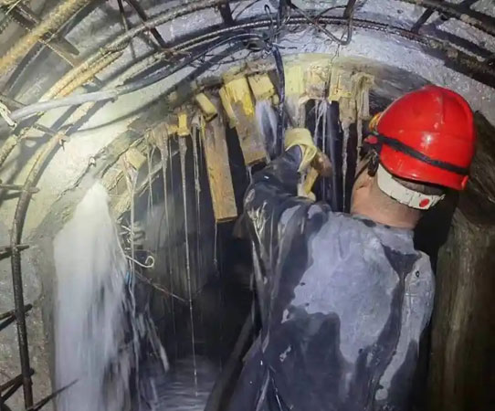 沉湖管委会大坝堵漏